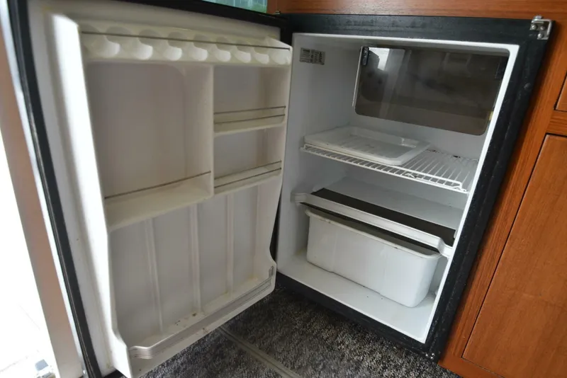 Slide: The Image of 2001 Luhrs 340 Convertible Power 9793673 978240368 0 140520250905 32 - 5309958