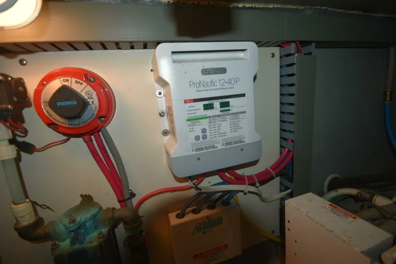 Slide: The Image of 2001 Luhrs 340 Convertible Power 9793673 978240397 0 140520250908 61 (2) - 5309992