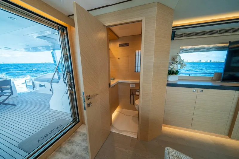 Slide: The Image of Horizon E81 2021 - 5310365