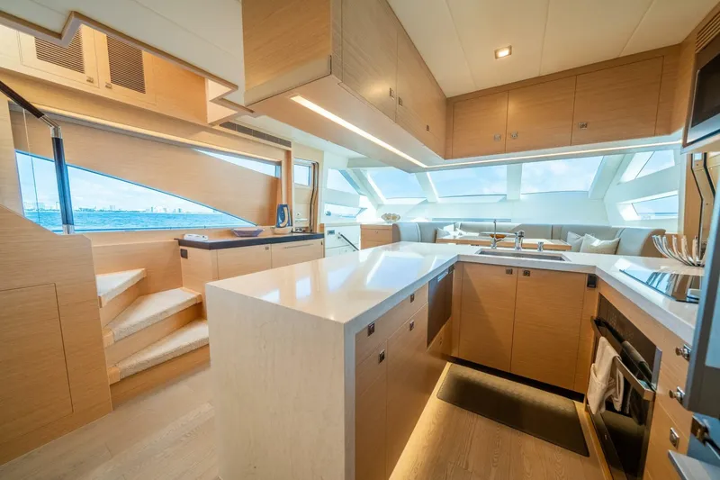 Slide: The Image of Horizon E81 2021 - 5310383