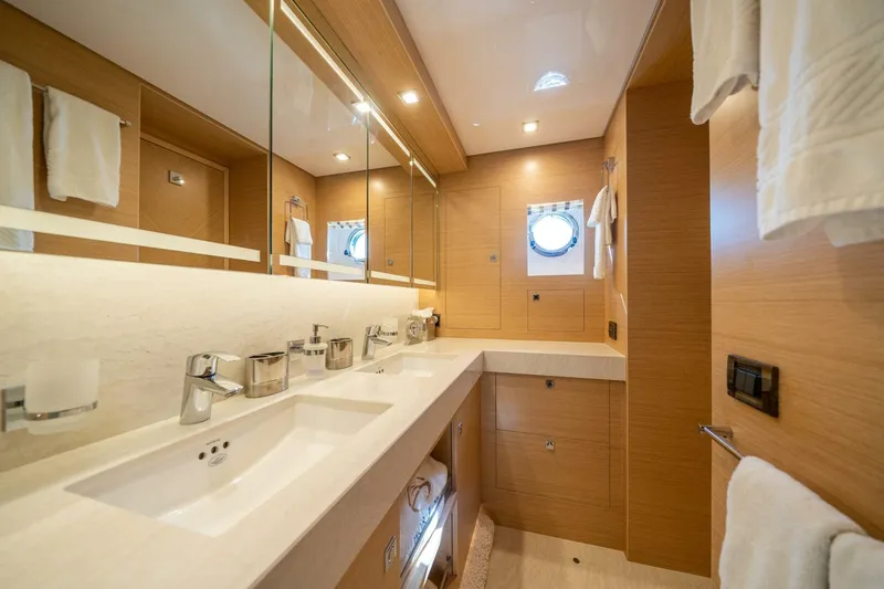 Slide: The Image of Horizon E81 2021 - 5310396