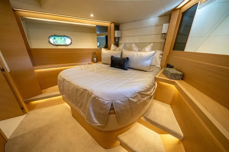 Slide: The Image of Horizon E81 2021 - 5310402