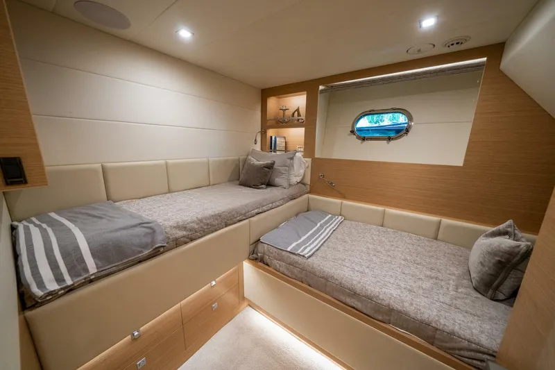 Slide: The Image of Horizon E81 2021 - 5310413