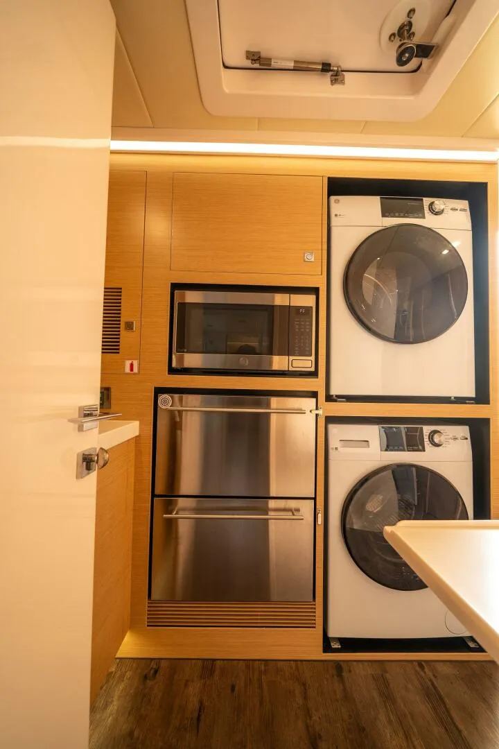 Slide: The Image of Horizon E81 2021 - 5310419