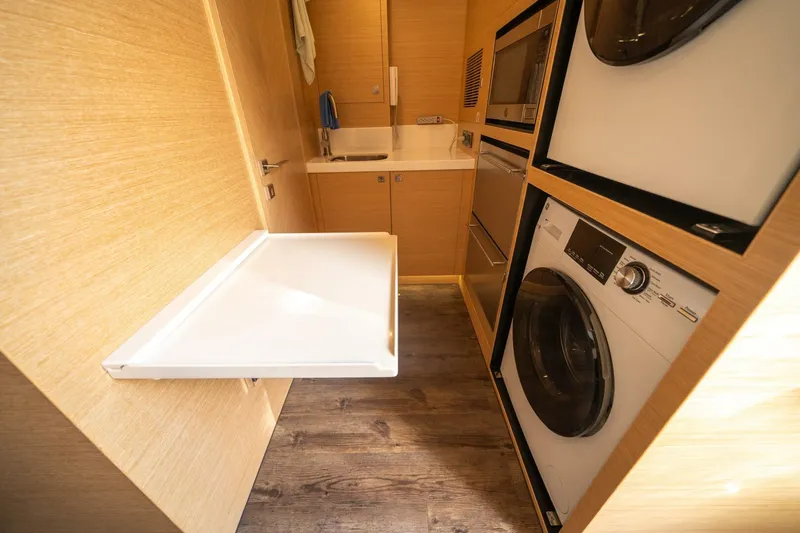 Slide: The Image of Horizon E81 2021 - 5310420