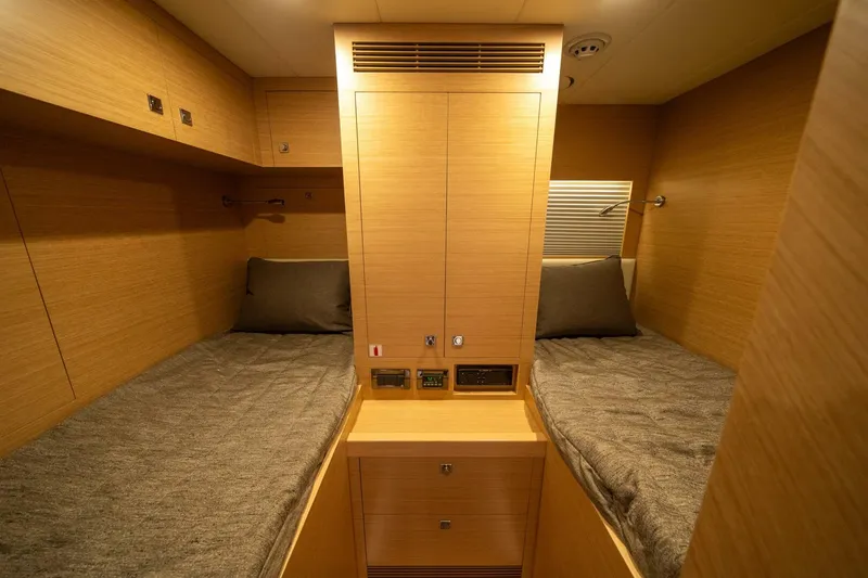 Slide: The Image of Horizon E81 2021 - 5310421