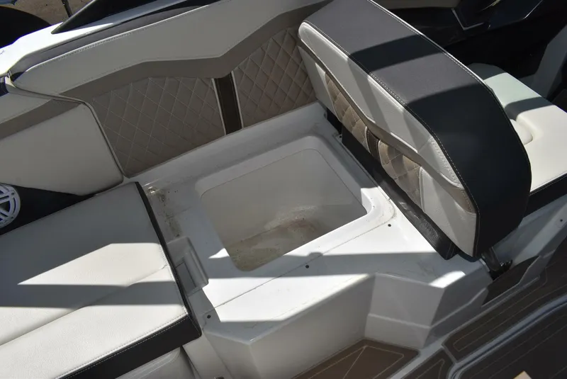 Slide: The Image of Monterey 25 2023 - 5315781