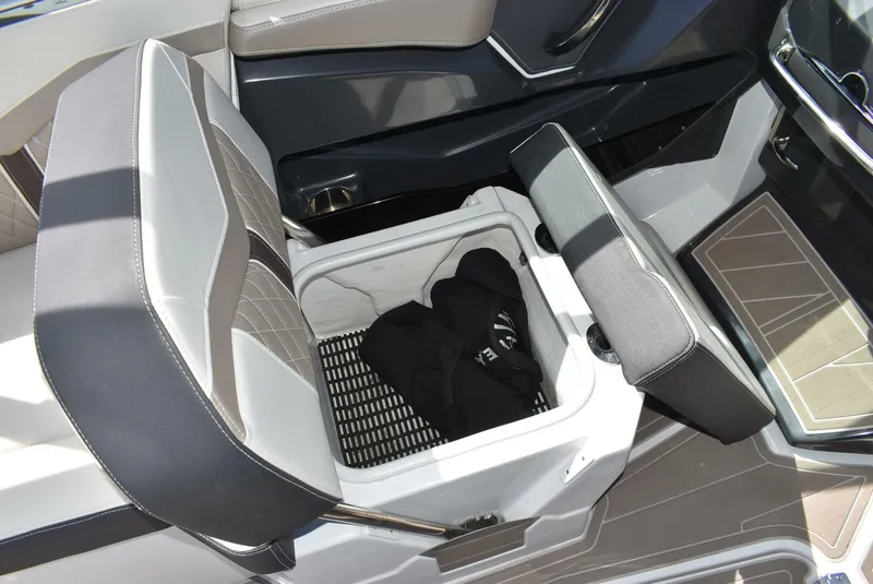 Slide: The Image of Monterey 25 2023 - 5315787