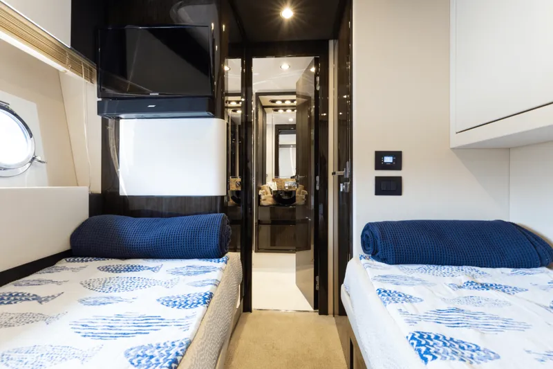 Slide: The Image of Azimut 77S 2019 - 5314290