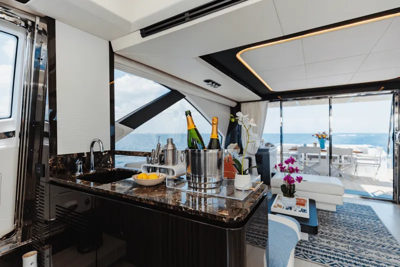 Slide: The Image of Azimut 77S 2019 - 5314300