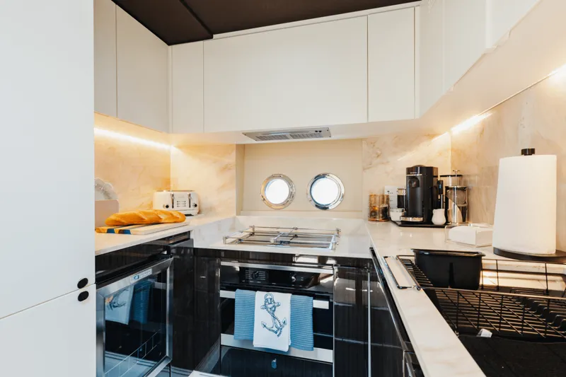 Slide: The Image of Azimut 77S 2019 - 5314301