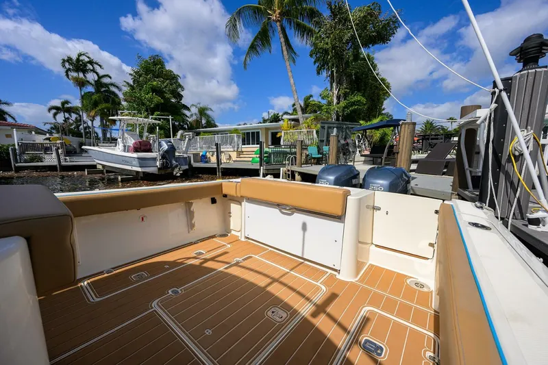 Slide: The Image of Cockpit 34 Pursuit Drummond Runner Nauti-Hooker - 5316287