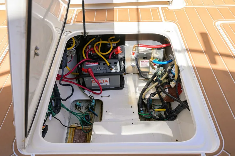 Slide: The Image of Deck Equipment 34 Pursuit Drummond Runner Nauti-Hooker - 5316303