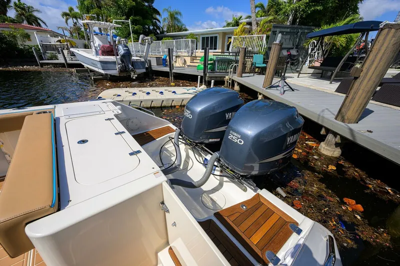 Slide: The Image of Engines 34 Pursuit Drummond Runner Nauti-Hooker - 5316305