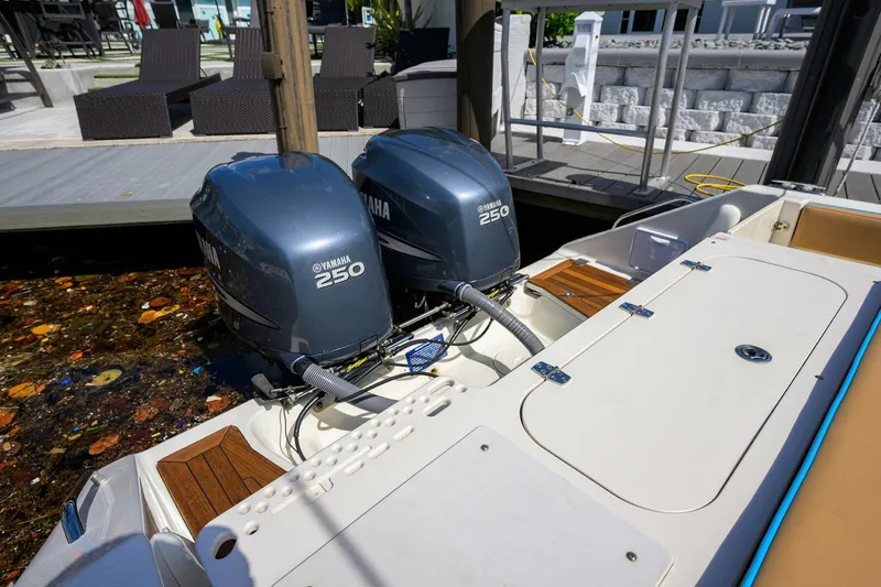 Slide: The Image of Engines 34 Pursuit Drummond Runner Nauti-Hooker - 5316307