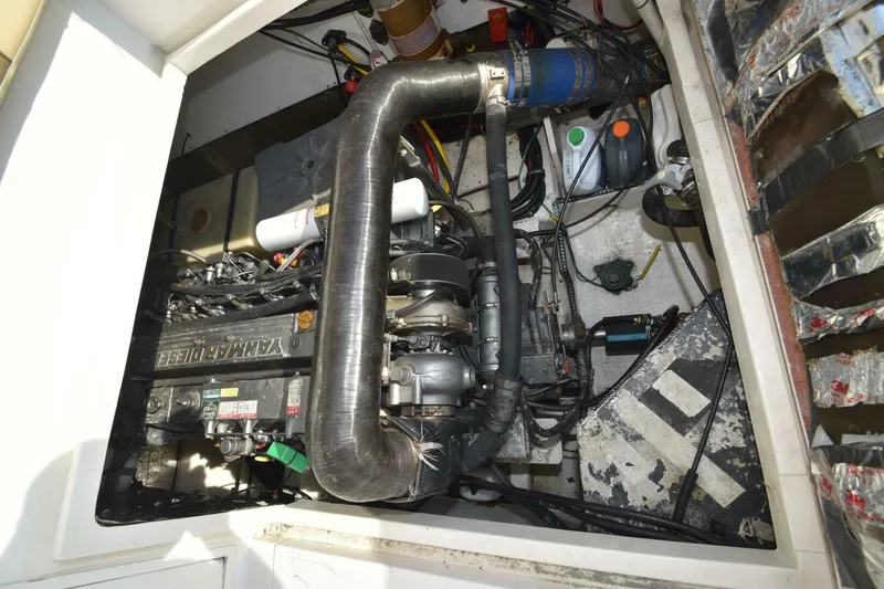 Slide: The Image of 2002 Jupiter 35 Convertible Power 9796761 978356661 0 160520251219 16 - 5317390