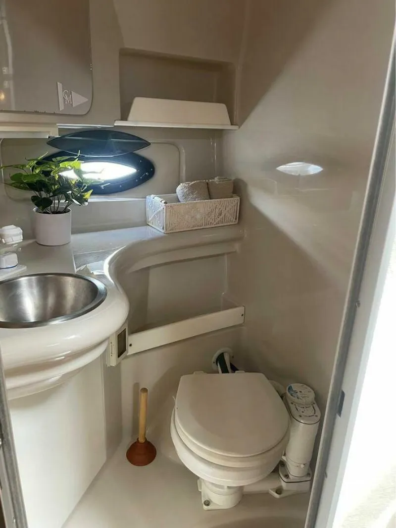 Slide: The Image of Regal 2860 Commodore 2003 - 5318192