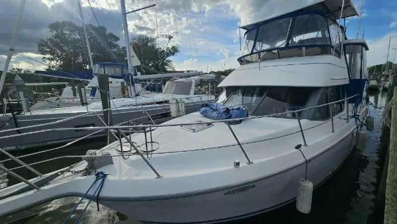 Slide: The Image of 1994 Carver 350 Mariner Power 751975 20250506211800095 0_LARGE 1994 Carver 350 Mariner Aft Cabin - 5318875