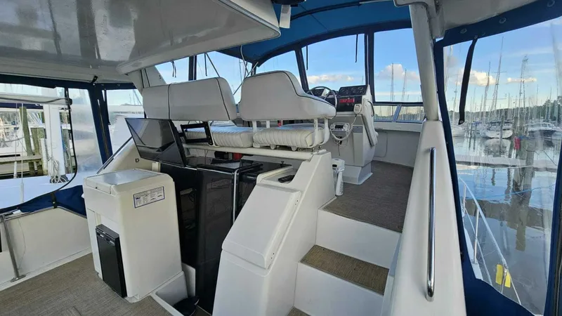 Slide: The Image of 1746588189228_fcf26cd1 8806 4ea9 Bc99 2a30f90b7245 1994 Carver 350 Mariner Aft Cabin - 5318880