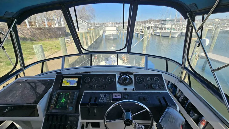 Slide: The Image of 1994 Carver 350 Mariner Power 751975 20250501094117518 43_XLARGE 1994 Carver 350 Mariner Aft Cabin - 5318882