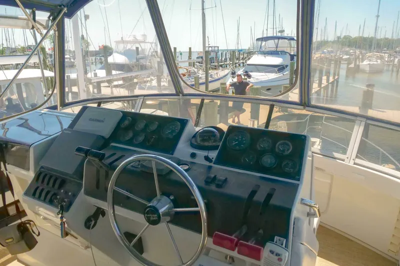 Slide: The Image of 1994 Carver 350 Mariner Power 751975 20250506211804839 40_XLARGE 1994 Carver 350 Mariner Aft Cabin - 5318949