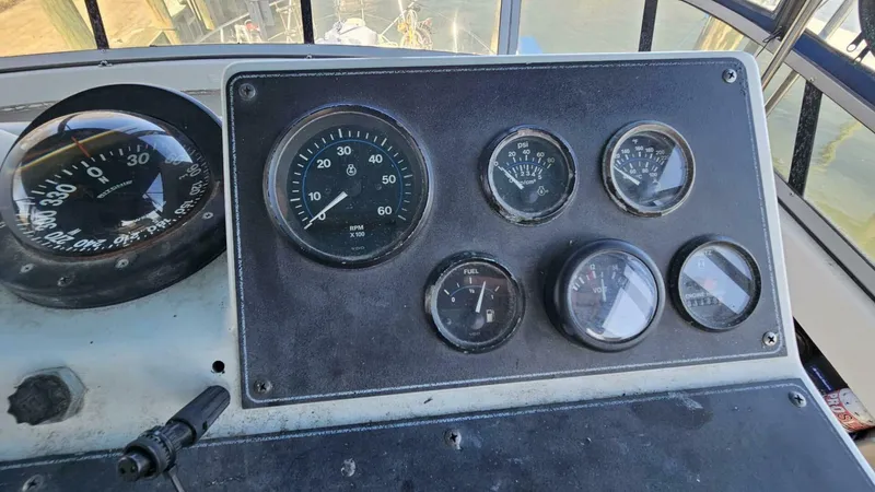 Slide: The Image of 1994 Carver 350 Mariner Power 751975 20250501094117866 53_XLARGE 1994 Carver 350 Mariner Aft Cabin - 5318896