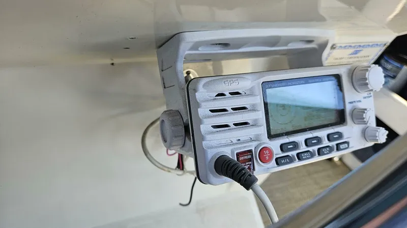 Slide: The Image of 1994 Carver 350 Mariner Power 751975 20250501094117715 50_XLARGE 1994 Carver 350 Mariner Aft Cabin - 5318936