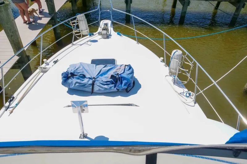 Slide: The Image of 1994 Carver 350 Mariner Power 751975 20250506211800457 4_XLARGE 1994 Carver 350 Mariner Aft Cabin - 5318948