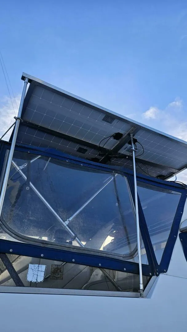 Slide: The Image of 1994 Carver 350 Mariner Power 751975 20250506211800254 5_XLARGE 1994 Carver 350 Mariner Aft Cabin - 5318946