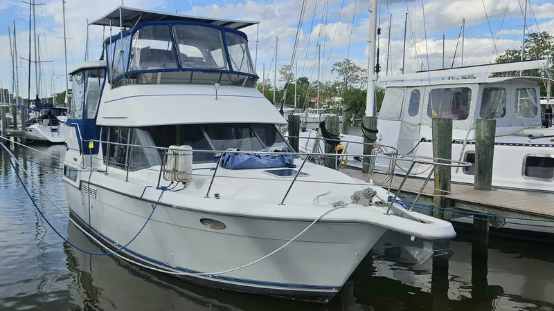 Slide: The Image of 1994 Carver 350 Mariner Power 751975 20250506211800413 1_XLARGE 1994 Carver 350 Mariner Aft Cabin - 5318908