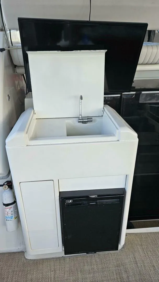 Slide: The Image of 1994 Carver 350 Mariner Power 751975 20250506211800320 19_XLARGE 1994 Carver 350 Mariner Aft Cabin - 5318940