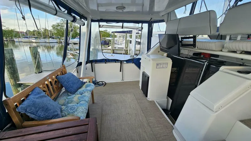 Slide: The Image of 1994 Carver 350 Mariner Power 751975 20250506211800542 15_XLARGE 1994 Carver 350 Mariner Aft Cabin - 5318925