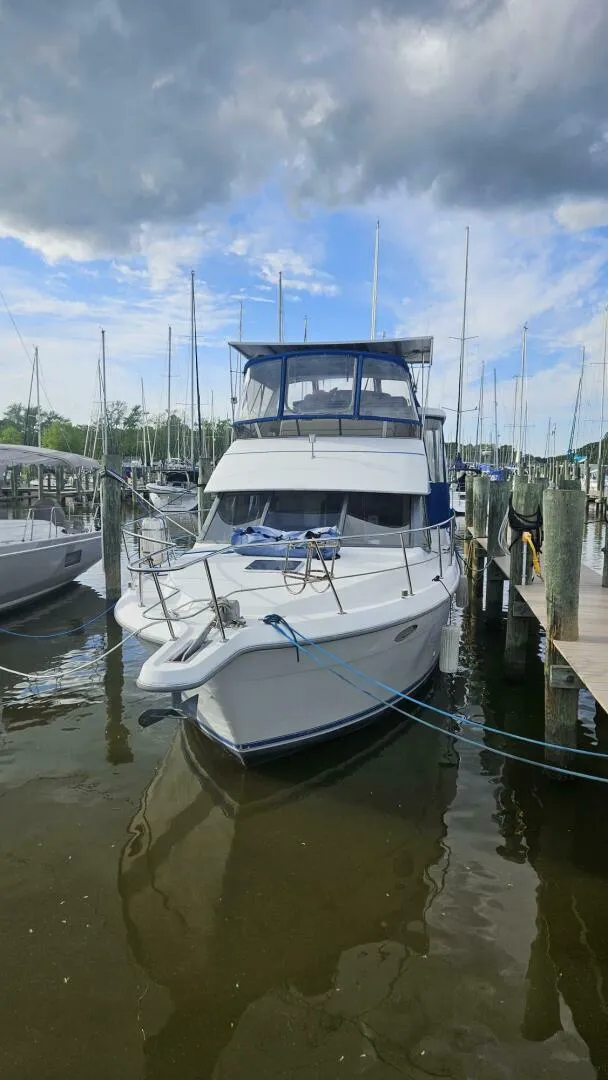 Slide: The Image of 1994 Carver 350 Mariner Power 751975 20250506211800229 2_XLARGE 1994 Carver 350 Mariner Aft Cabin - 5318939