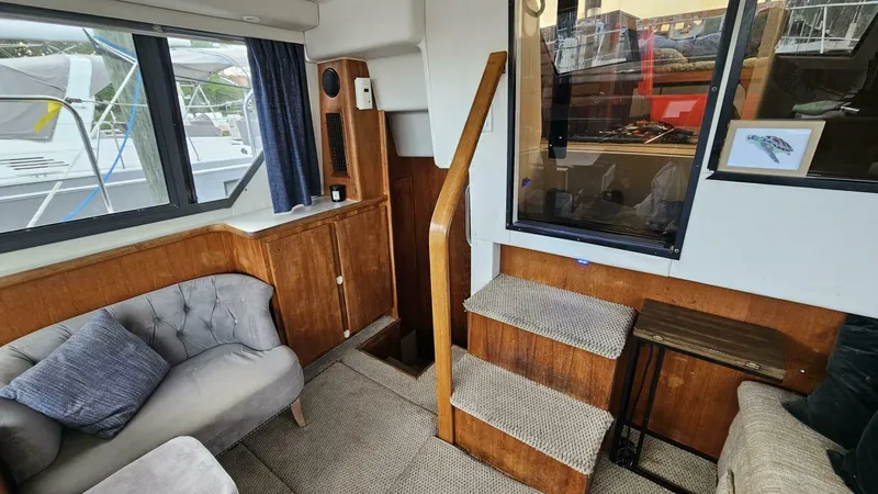 Slide: The Image of 1994 Carver 350 Mariner Power 751975 20250506211800562 10_XLARGE 1994 Carver 350 Mariner Aft Cabin - 5318901