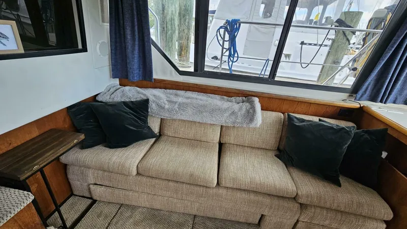 Slide: The Image of 1994 Carver 350 Mariner Power 751975 20250506211759824 13_XLARGE 1994 Carver 350 Mariner Aft Cabin - 5318890