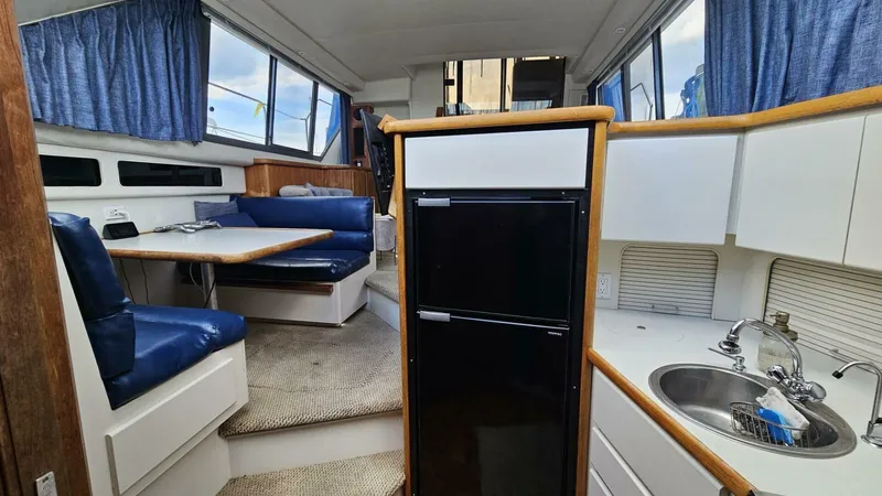 Slide: The Image of 1994 Carver 350 Mariner Power 751975 20250506211801178 37_XLARGE 1994 Carver 350 Mariner Aft Cabin - 5318904