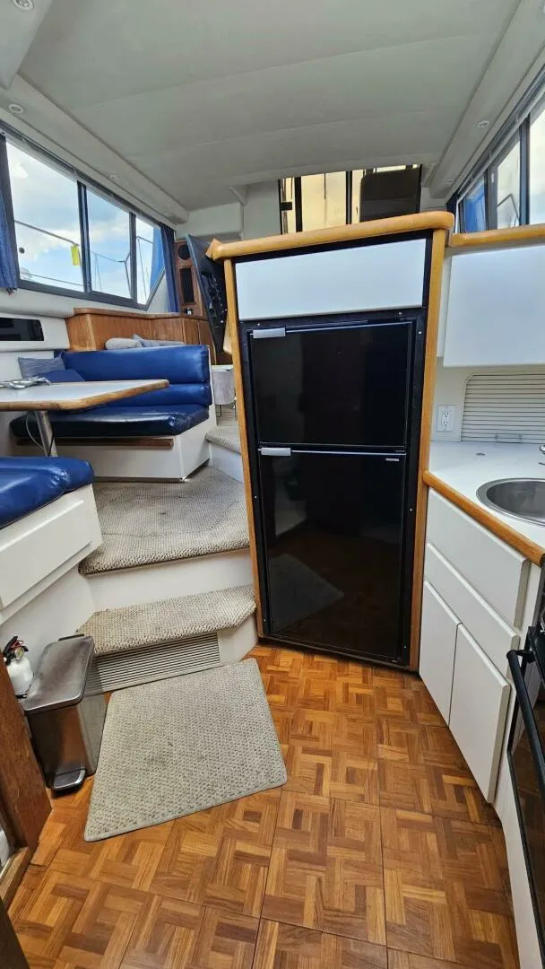 Slide: The Image of 1994 Carver 350 Mariner Power 751975 20250506211801392 36_XLARGE 1994 Carver 350 Mariner Aft Cabin - 5318905