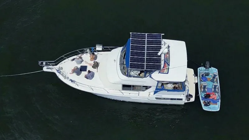 Slide: The Image of 1994 Carver 350 Mariner Power 751975 20250501094114723 0_XLARGE 1994 Carver 350 Mariner Aft Cabin arial photo - 5318873