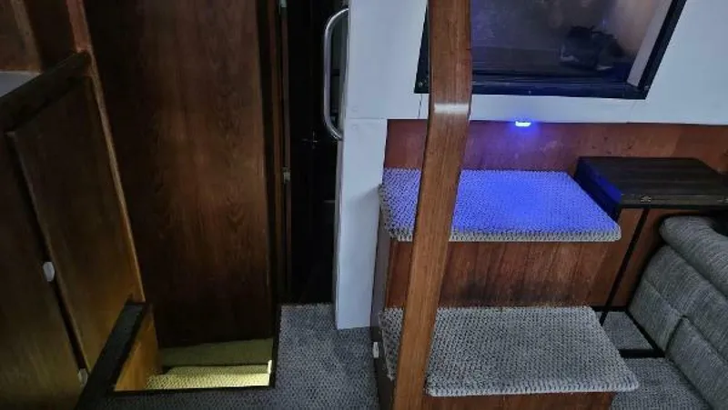 Slide: The Image of 1994 Carver 350 Mariner Power 751975 20250506211759623 12_LARGE 1994 Carver 350 Mariner Aft Cabin - 5318874