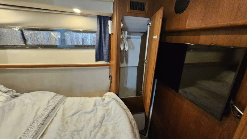 Slide: The Image of 1994 Carver 350 Mariner Power 751975 20250506211800506 24_XLARGE 1994 Carver 350 Mariner Aft Cabin - 5318909