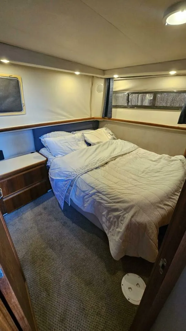 Slide: The Image of 1994 Carver 350 Mariner Power 751975 20250506211800948 21_XLARGE 1994 Carver 350 Mariner Aft Cabin - 5318911