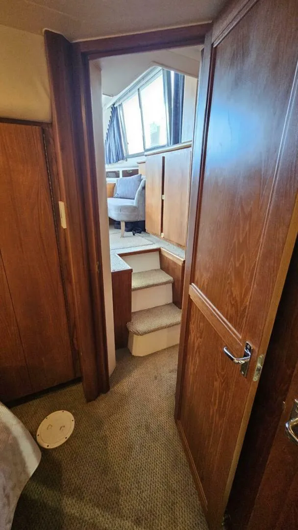 Slide: The Image of 1994 Carver 350 Mariner Power 751975 20250506211800970 30_XLARGE 1994 Carver 350 Mariner Aft Cabin - 5318912