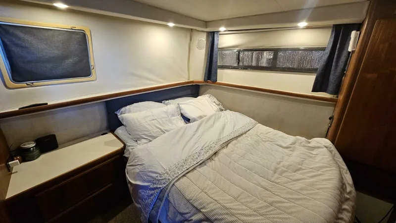 Slide: The Image of 1994 Carver 350 Mariner Power 751975 20250506211801161 22_XLARGE 1994 Carver 350 Mariner Aft Cabin - 5318915