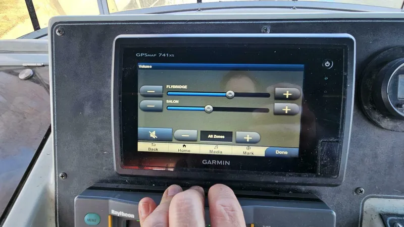 Slide: The Image of 1994 Carver 350 Mariner Power 751975 20250501094117808 47_XLARGE 1994 Carver 350 Mariner Aft Cabin - 5318919