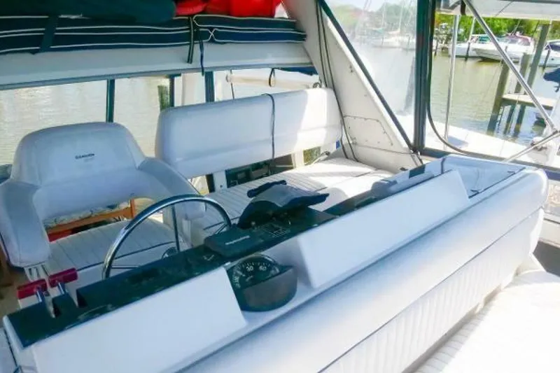 Slide: The Image of 1994 Carver 350 Mariner Power 751975 20250506211801595 39_LARGE 1994 Carver 350 Mariner Aft Cabin - 5318878