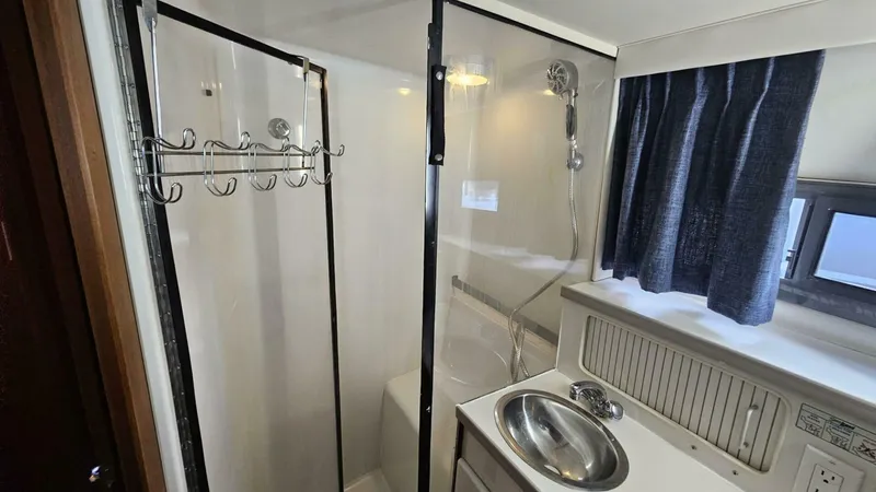 Slide: The Image of 1994 Carver 350 Mariner Power 751975 20250506211800870 29_XLARGE 1994 Carver 350 Mariner Aft Cabin - 5318929