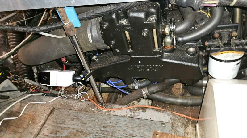 Slide: The Image of 1994 Carver 350 Mariner Power 751975 20250506211804813 44_XLARGE 1994 Carver 350 Mariner Aft Cabin - 5318884