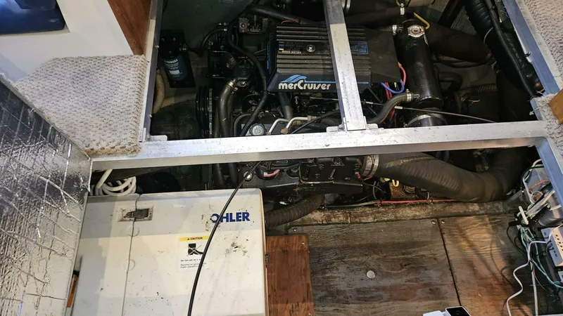 Slide: The Image of 1994 Carver 350 Mariner Power 751975 20250506211804745 45_XLARGE 1994 Carver 350 Mariner Aft Cabin - 5318892