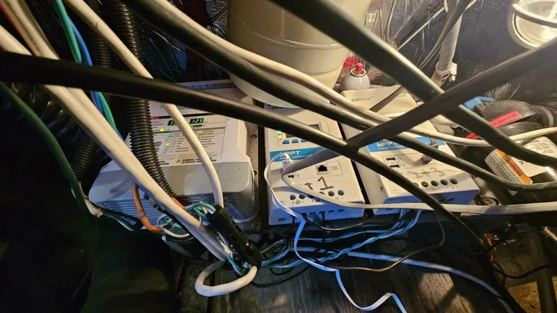 Slide: The Image of 1994 Carver 350 Mariner Power 751975 20250506211804756 43_XLARGE 1994 Carver 350 Mariner Aft Cabin - 5318893