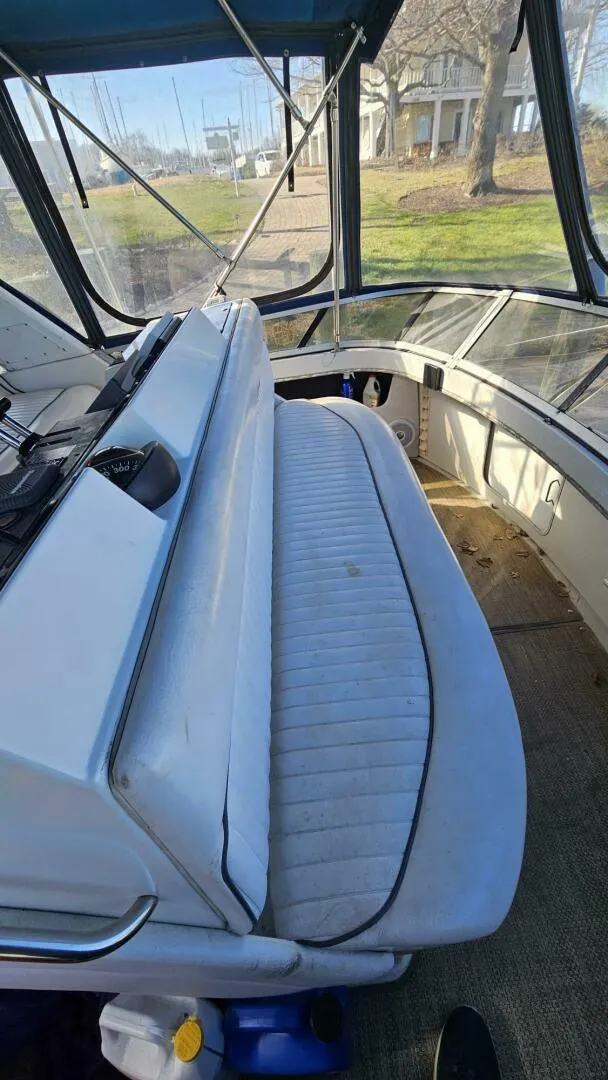 Slide: The Image of 1994 Carver 350 Mariner Power 751975 20250501094117926 57_XLARGE 1994 Carver 350 Mariner Aft Cabin - 5318889